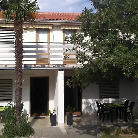 Διαμέρισμα Irena *
